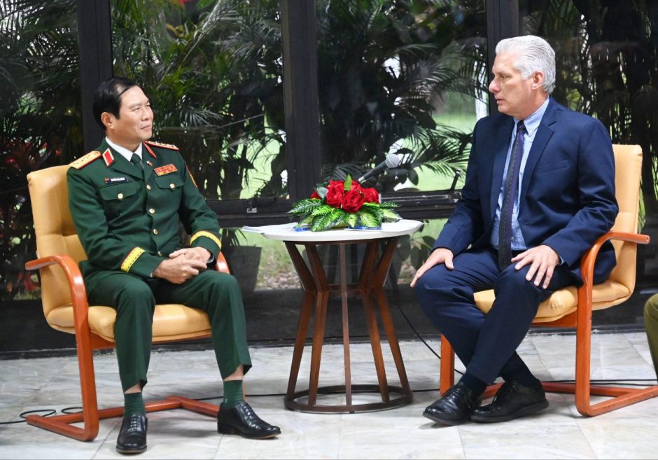 Díaz-Canel recibió al viceministro de defensa de Vietnam Díaz-Canel recibió al viceministro de defensa de Vietnam