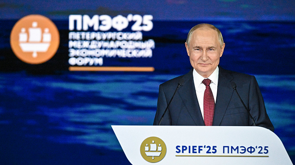 Putin en Foro Económico de San Petersburgo: “Los hidrocarburos ya no determinan la dinámica económica rusa”