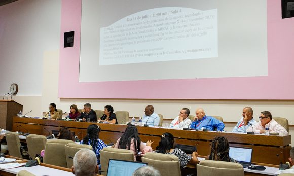Análisis en el Parlamento: La enseñanza y la defensa de la historia como pilares esenciales de la Revolución Análisis en el Parlamento: La enseñanza y la defensa de la historia como pilares esenciales de la Revolución