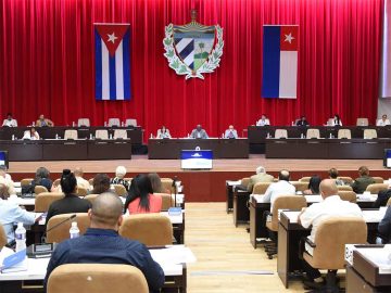 Proyectos de leyes y gestión de Gobierno a examen en parlamento Cuba