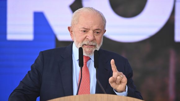 Lula conversará con los BRICS sobre cómo afrontar los aranceles y promete combatir “en todos los frentes” Lula conversará con los BRICS sobre cómo afrontar los aranceles y promete combatir “en todos los frentes”