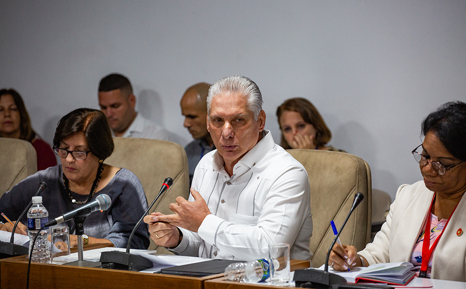 Díaz-Canel: “Sabemos que nuestros problemas se han agudizado, pero la Revolución no deja a nadie atrás” Díaz-Canel: “Sabemos que nuestros problemas se han agudizado, pero la Revolución no deja a nadie atrás”