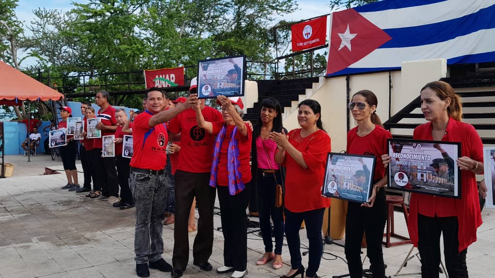Manzanilleros conmemoran la gesta del 26 de Julio