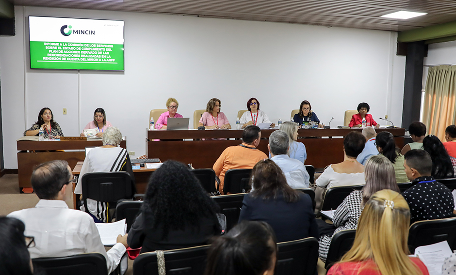 Cubrir las plantillas es prioridad para el comercio interior, afirmó la ministra Betsy Díaz Velázquez Cubrir las plantillas es prioridad para el comercio interior, afirmó la ministra Betsy Díaz Velázquez