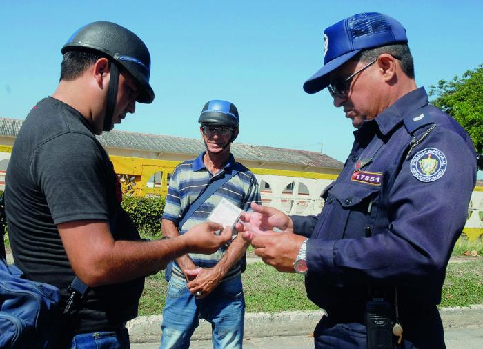 Una norma que fomenta la conducta cívica: el cumplimiento estricto de la legalidad Una norma que fomenta la conducta cívica: el cumplimiento estricto de la legalidad