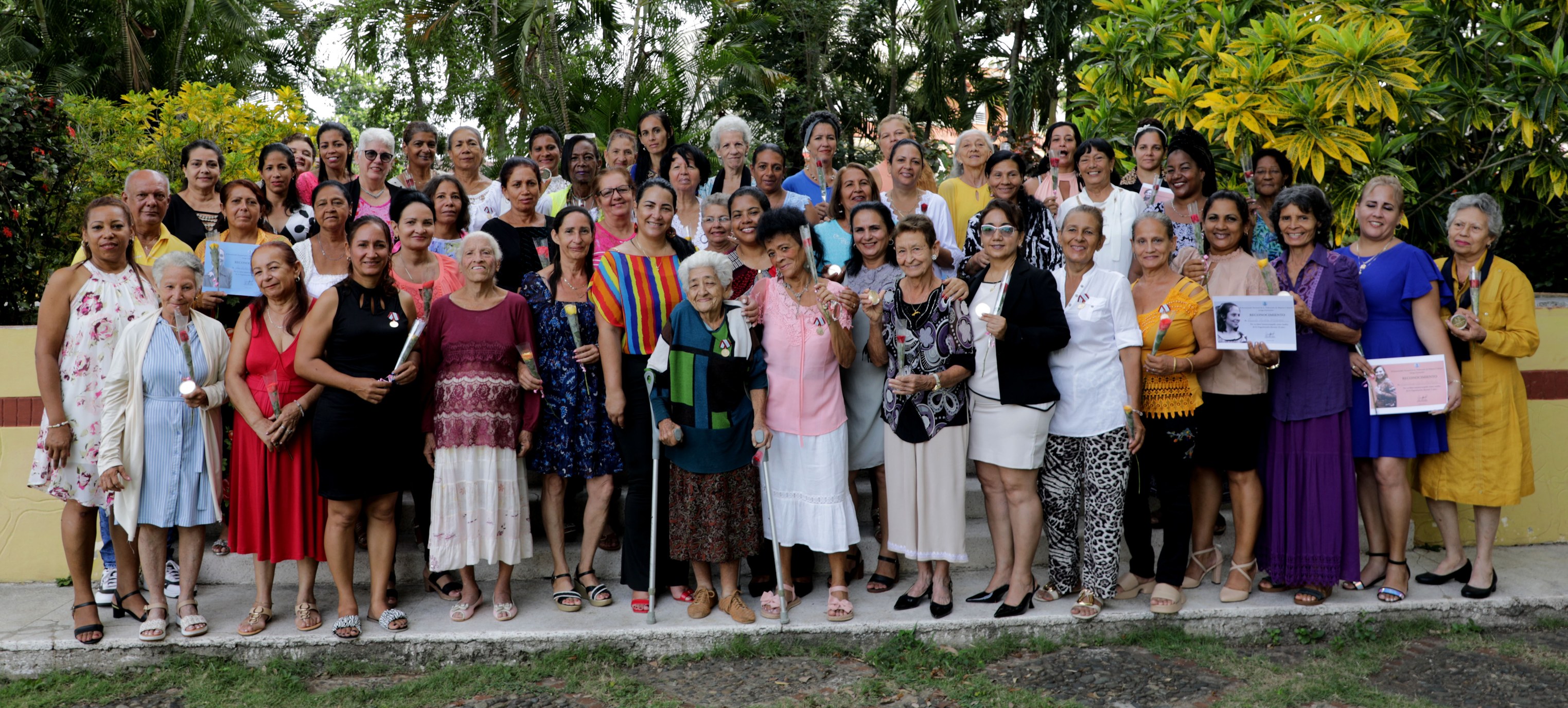 Condecoran a mujeres destacadas por aniversario 65 de la FMC en Granma Condecoran a mujeres destacadas por aniversario 65 de la FMC en Granma