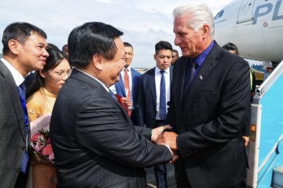 Arriba Díaz-Canel a aeropuerto internacional Noi Bai en Vietnam (+ Video)