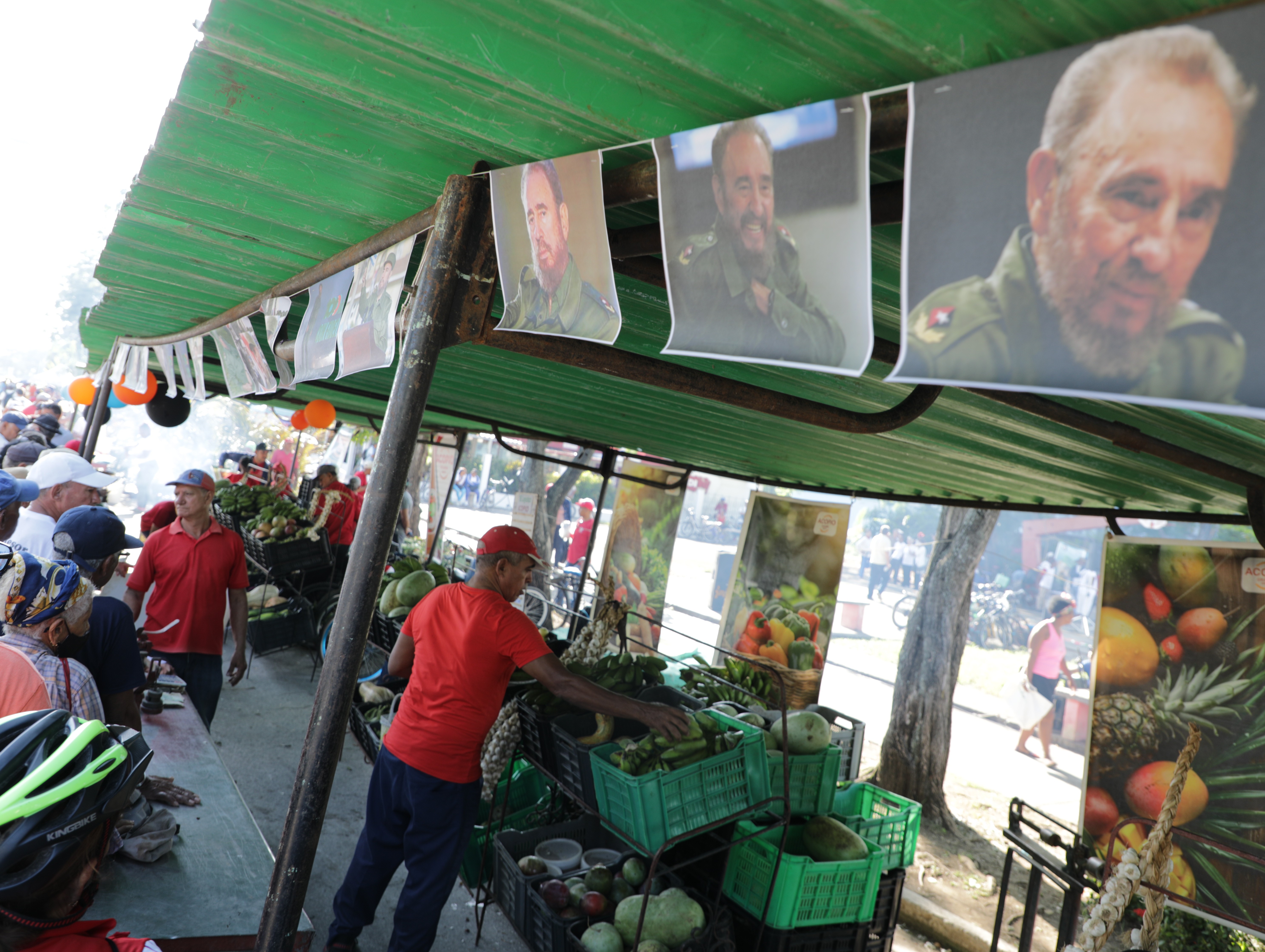 Feria comercial en saludo al natalicio de Fidel Feria comercial en saludo al natalicio de Fidel