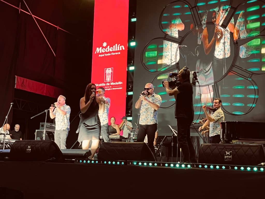 Original de Manzanillo pone a bailar a Colombia