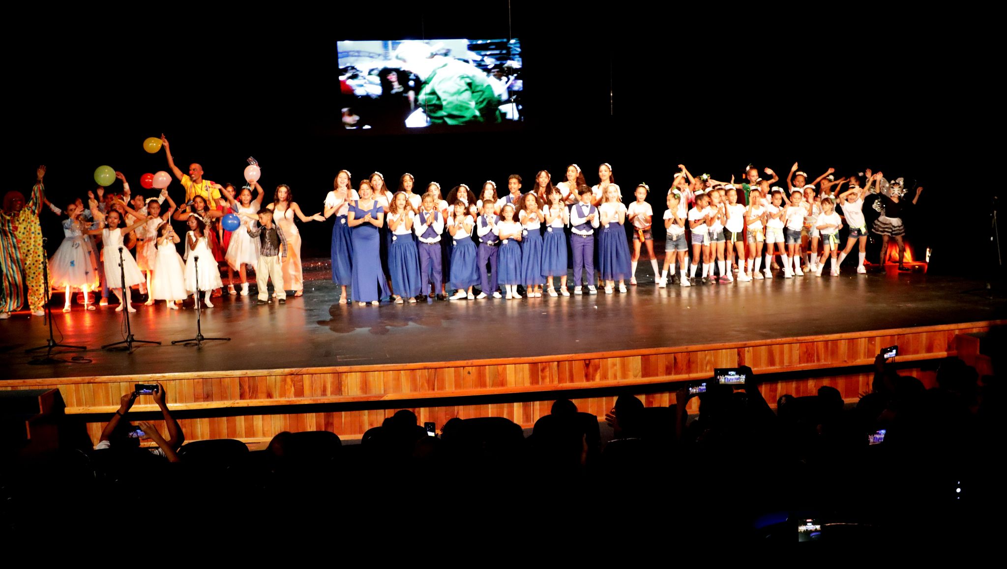 Corcel de esperanza junto a los agradecidos