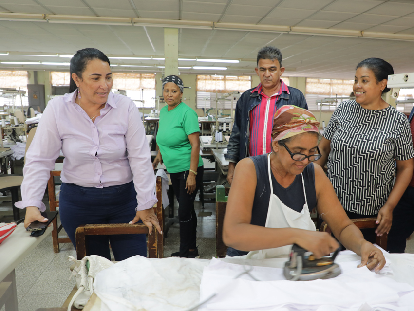 Reconocen esfuerzo del taller textil de San Ramón en Campechuela Reconocen esfuerzo del taller textil de San Ramón en Campechuela