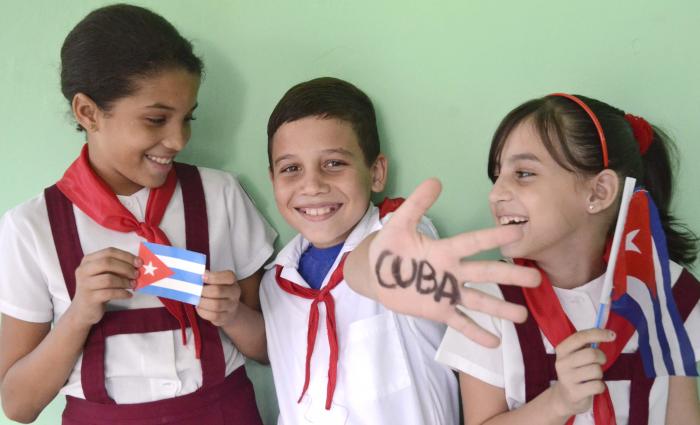 La escuela cubana debe formar estudiantes conectados con las realidades de su entorno La escuela cubana debe formar estudiantes conectados con las realidades de su entorno