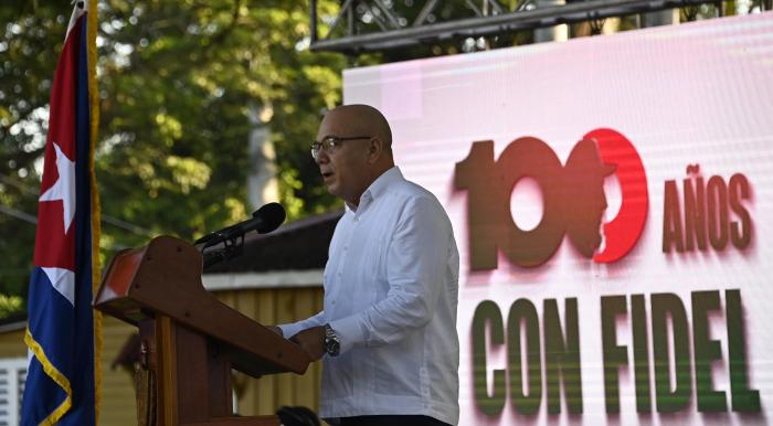 Fidel nos mostró que la verdadera revolución comienza en el corazón del pueblo