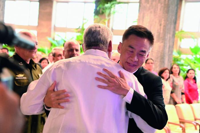 China y Cuba están unidas en un camino común de lucha revolucionaria China y Cuba están unidas en un camino común de lucha revolucionaria