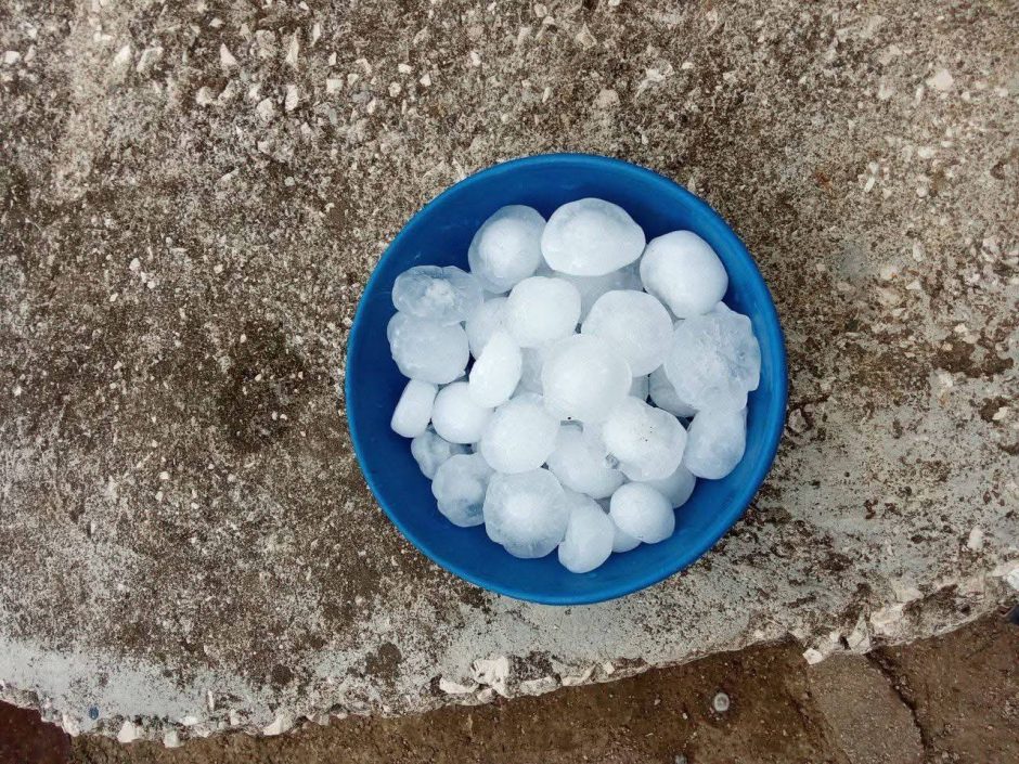 Tormenta local severa sorprende a Bayamo con inusual caída de granizos Tormenta local severa sorprende a Bayamo con inusual caída de granizos