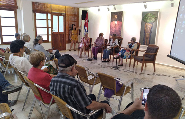 Evento teórico del Caracol actualiza relación medios-público