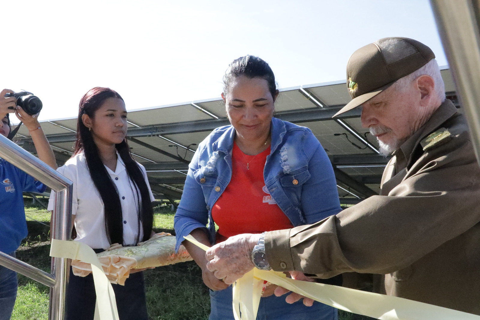 Inauguran parque fotovoltaico en Río Cauto