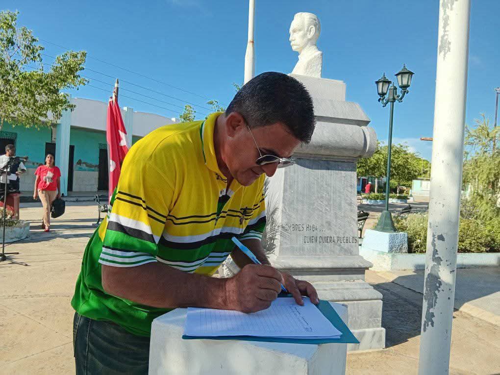 Más de veinte mil personas rubrican sus firmas en apoyo a Venezuela
