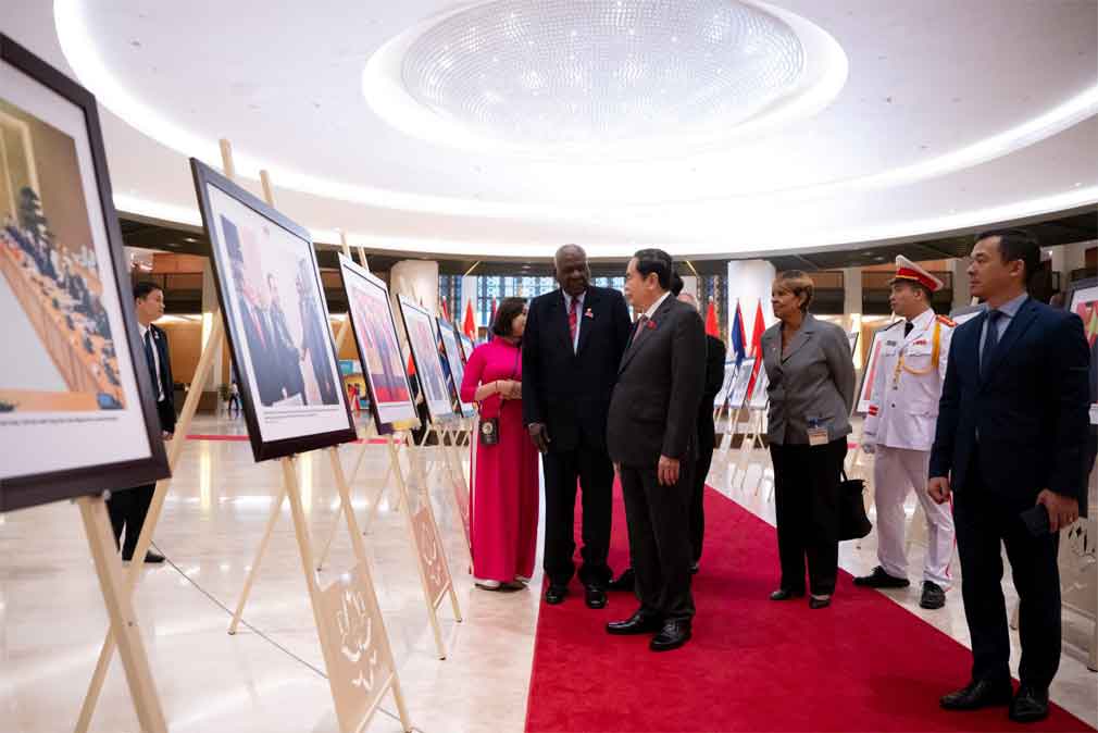Solemne bienvenida en Vietnam al Presidente del Parlamento de Cuba Solemne bienvenida en Vietnam al Presidente del Parlamento de Cuba