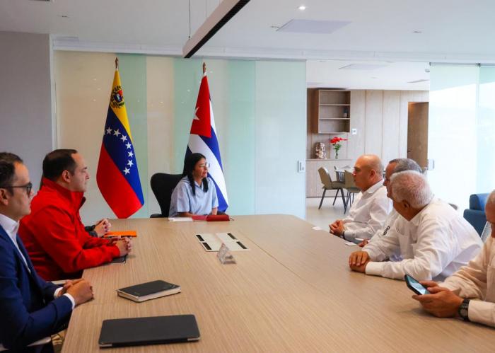 Cuba y Venezuela en el camino seguro de la amistad y la cooperación