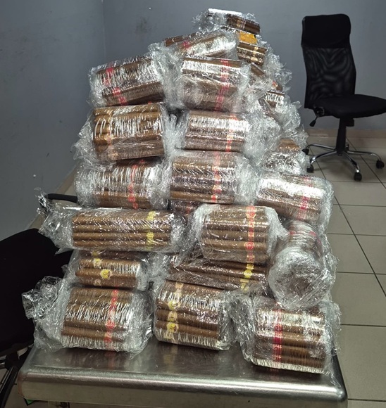 Aduana incautó más de 4 400 tabacos en el aeropuerto de La Habana Aduana incautó más de 4 400 tabacos en el aeropuerto de La Habana