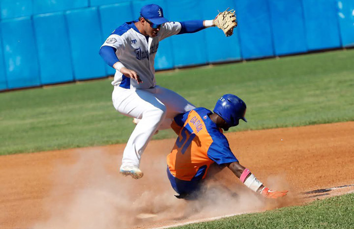Aumenta la pelea por la cima en el béisbol cubano Aumenta la pelea por la cima en el béisbol cubano