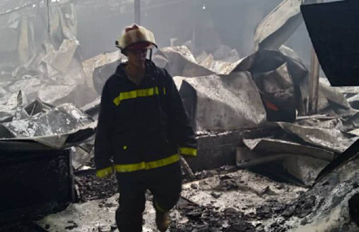 Incendio afecta mayor industria pesquera de Cuba Incendio afecta mayor industria pesquera de Cuba