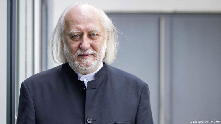 Otorgan premio Nobel de Literatura 2025 a escritor húngaro