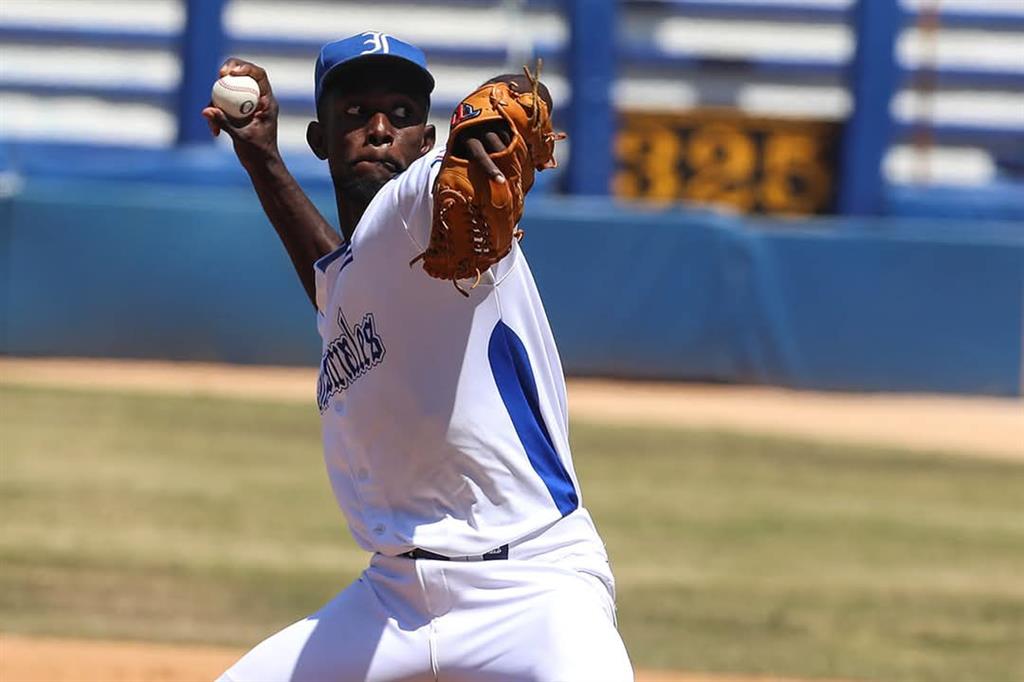 Pavel Hernández lanza joya sin hits en serie beisbolera cubana Pavel Hernández lanza joya sin hits en serie beisbolera cubana