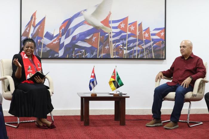 Cuba y Mozambique firman un nuevo acuerdo de cooperación interpartidista Cuba y Mozambique firman un nuevo acuerdo de cooperación interpartidista