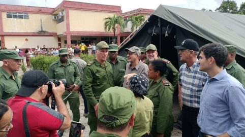 Visita Díaz-Canel hospital de campaña donado por la India en Río Cauto