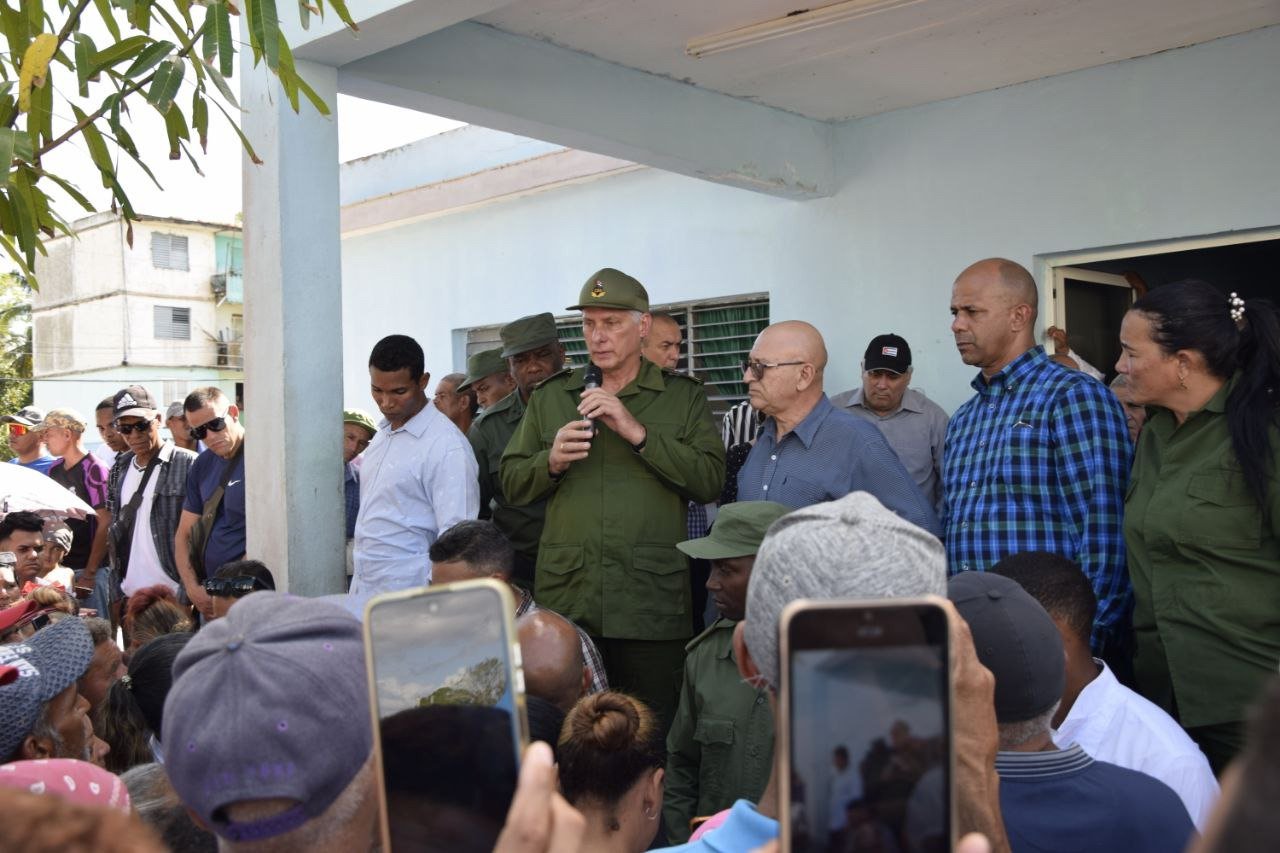 Constata Díaz-Canel acciones de recuperación en zonas afectadas de Granma por el huracán Melissa