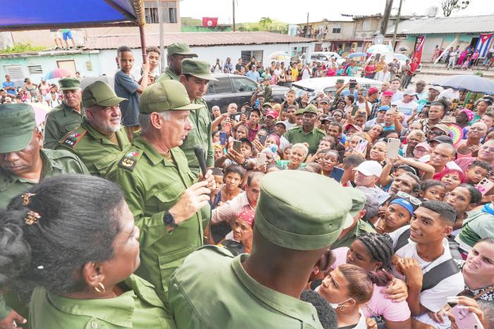En los momentos más difíciles tenemos que estar al lado del pueblo