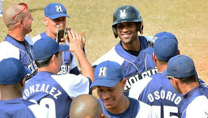 Holguín retoma el timón en serie beisbolera cubana