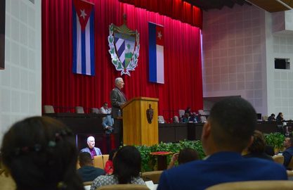 Insta Díaz-Canel a impregnar legado fidelista al año 2026