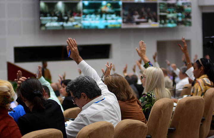 Aprueba Parlamento cubano dos nuevas leyes