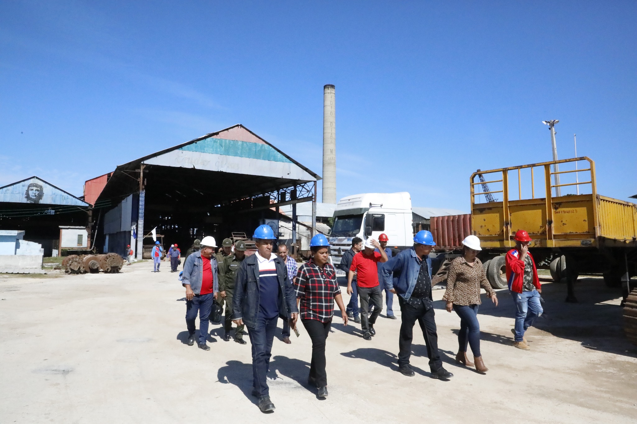 Instan a unir fuerzas, eficiencia y estrategias para lograr zafra azucarera