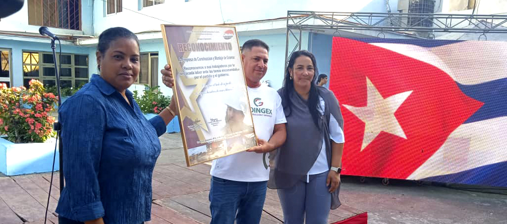Constructores granmenses celebraron su día