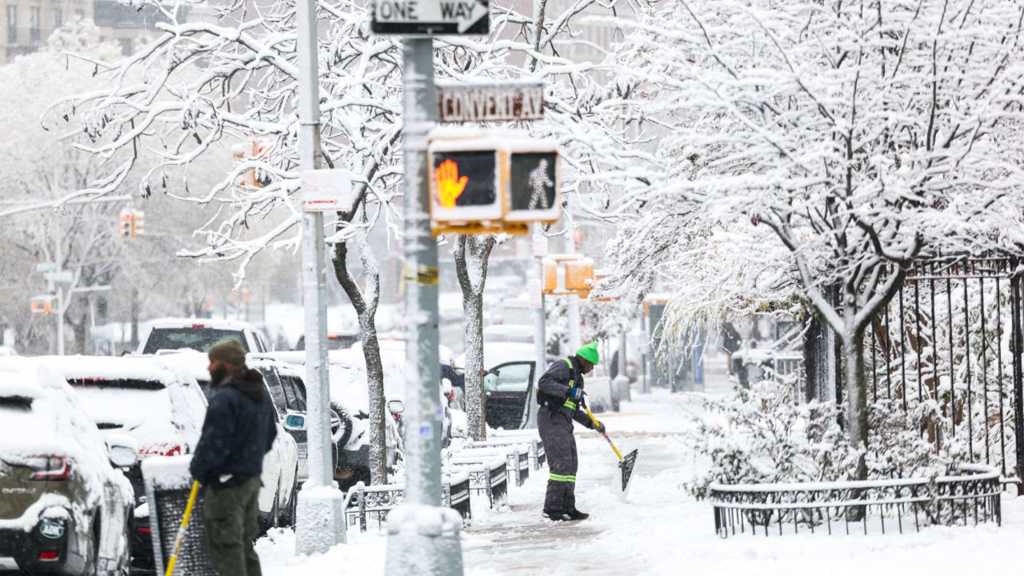 Fuerte tormenta invernal irrumpe en temporada festiva en Estados Unidos