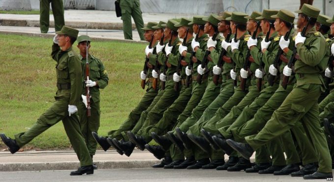 Reconoce Díaz-Canel al General de Ejército Raúl Castro y las FAR