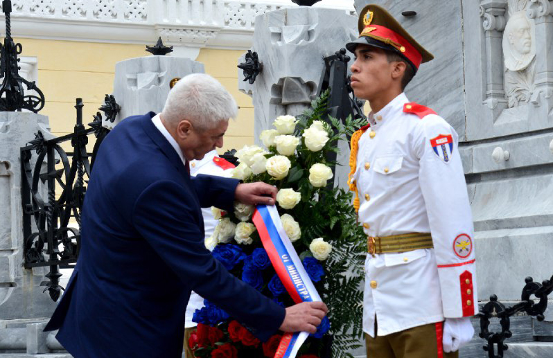 Rinde honores ministro ruso a cubanos caídos en Venezuela