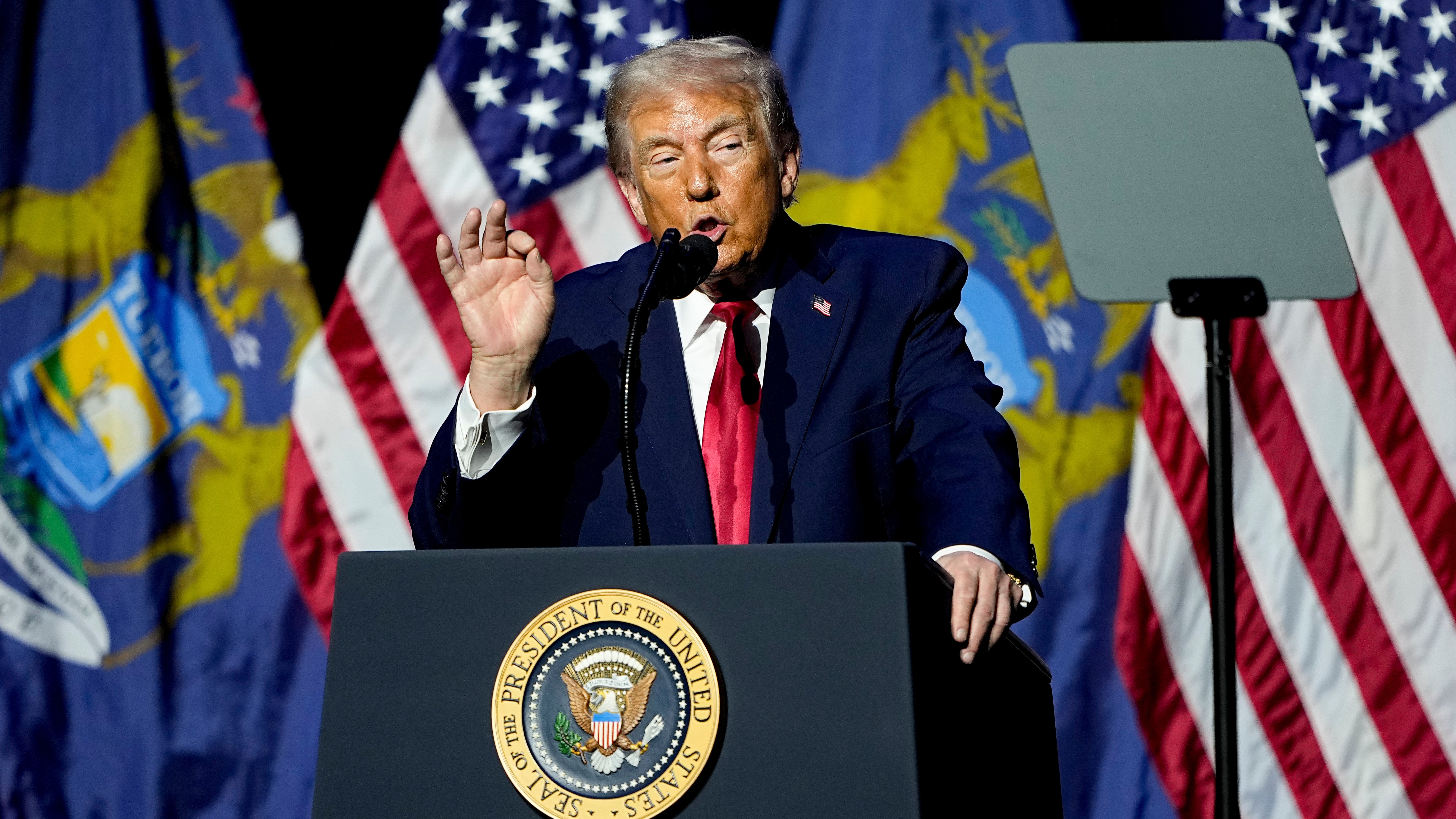 Trump reparte aranceles en Europa por oponerse a plan con Groenlandia