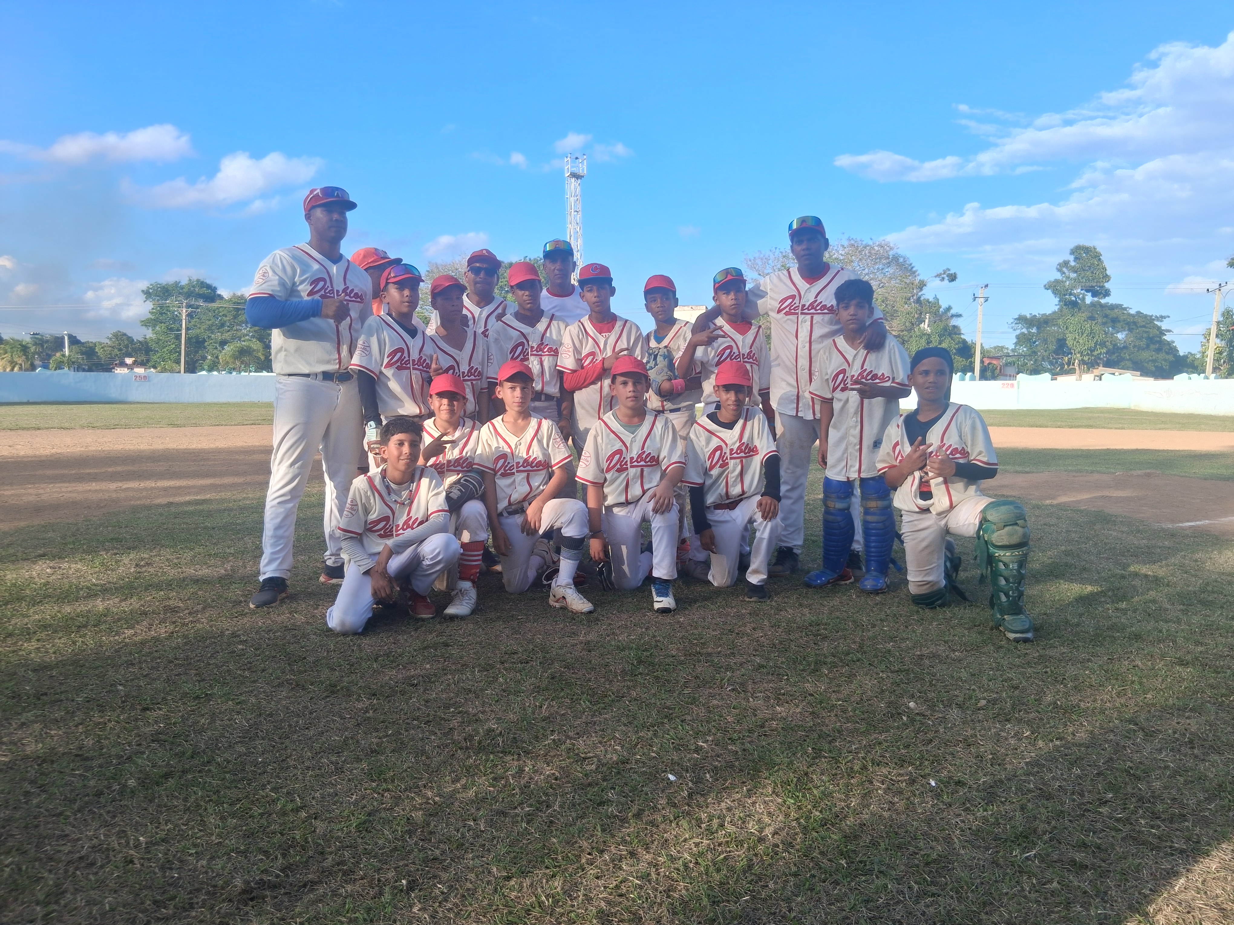 Buey Arriba desbanca a un gigante en las Pequeñas Ligas de béisbol