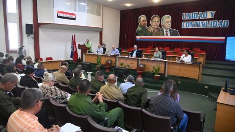 #EnDesarrollo: Sesiona Pleno extraordinario del Partido en Granma