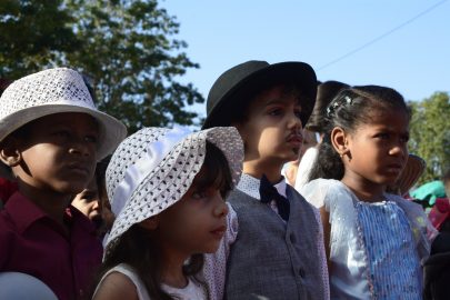 Desfilaron pioneros bayameses en homenaje al Apóstol