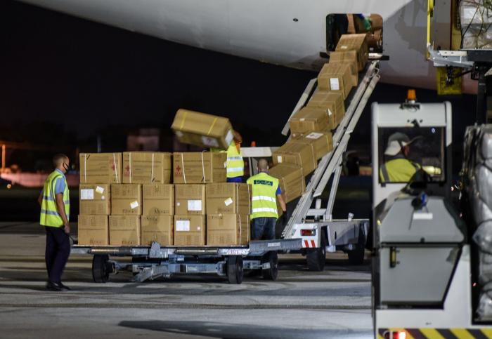 Aprueban prórroga de exención de aranceles para importación sin carácter comercial de productos esenciales