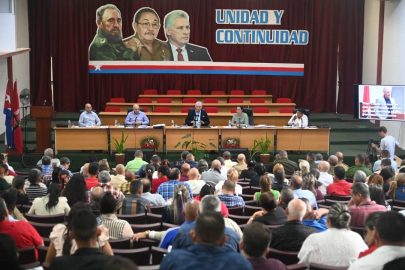 Pleno extraordinario del Partido en Granma: Discutir fuerte, pero marchar juntos