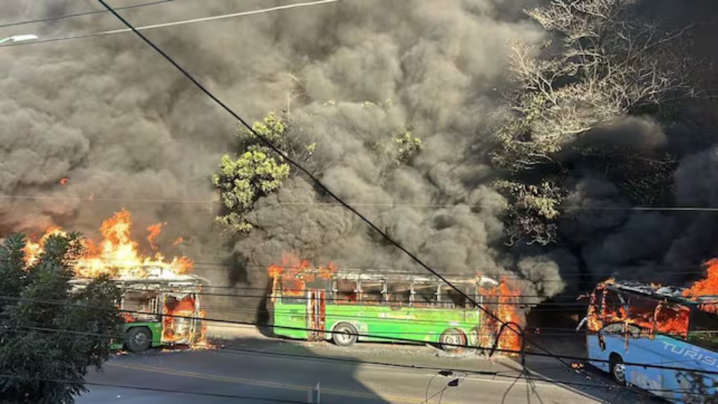 México: 21 bloqueos activos en Jalisco tras muerte de narcotraficante