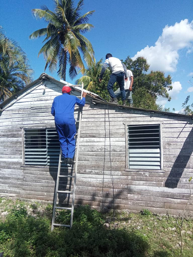 Más de 800 estaciones de energía solar benefician a médicos, maestros y héroes en Granma
