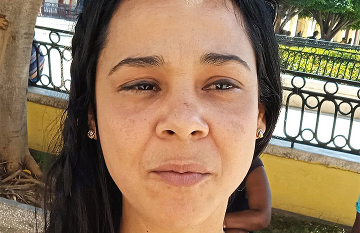 La instructora de arte Roselín León crece con sus pupilos